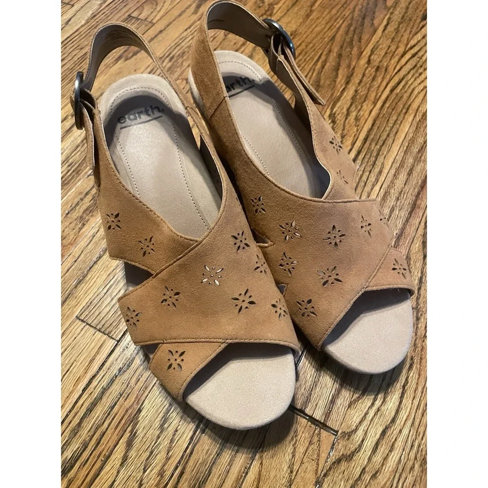 Earth Shoes Tan Suede Perforated Wedge Slingback Sandals Women 8